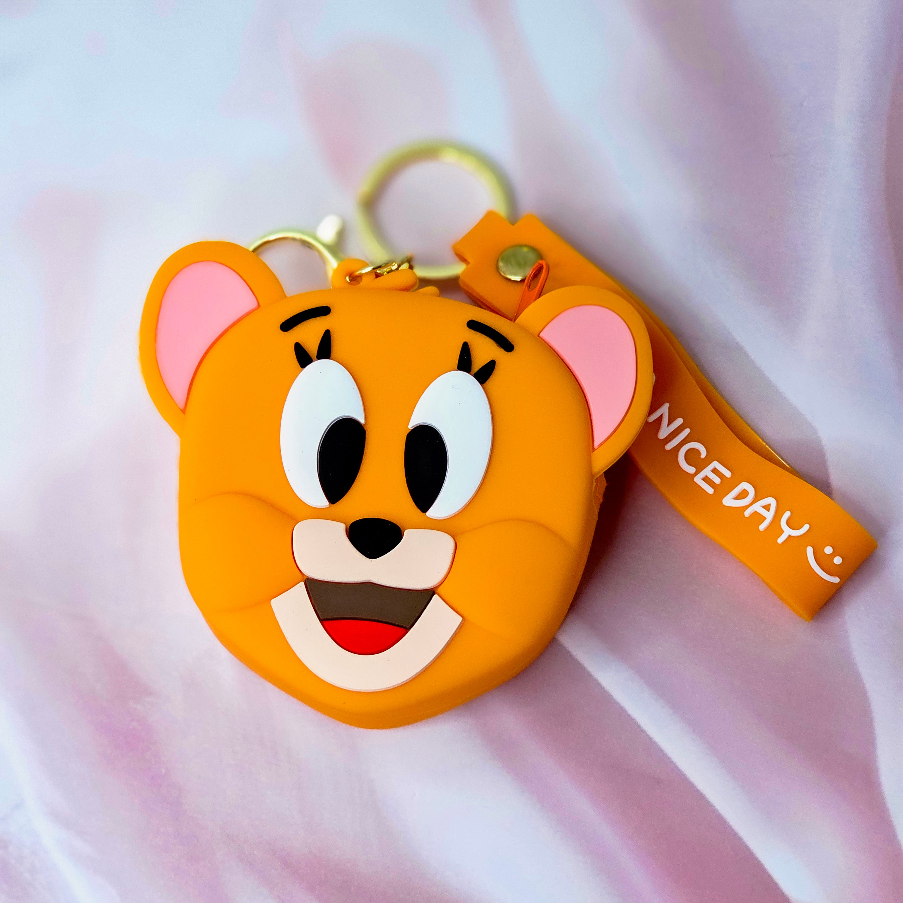 Durable silicone Tom character coin purse and keychain, a unique accessory for kids' bags or keys, combining style and utility. www.usmile.com